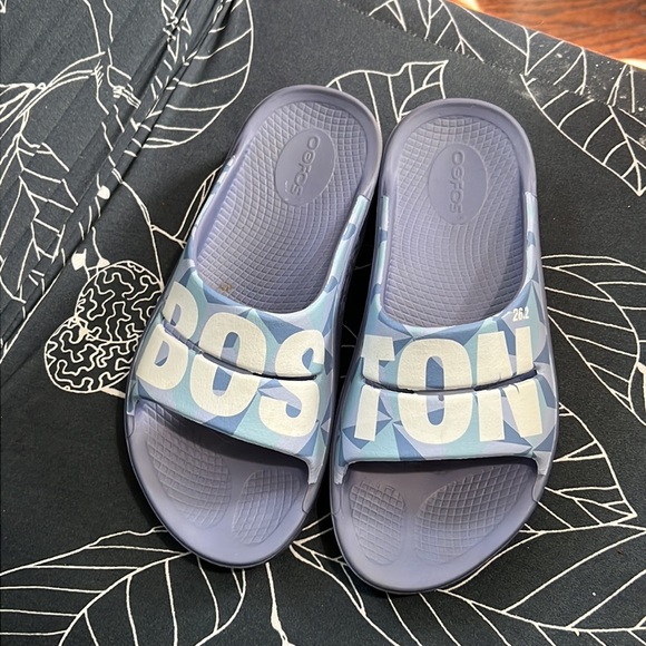 Gently used Limited Edition Boston Marathon OOFOS recovery sandals - Picture 3 of 5
